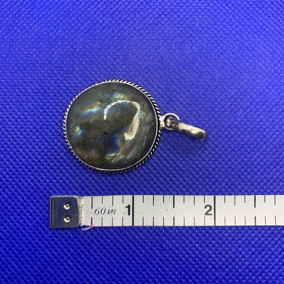 Bright Rainbow Flash Round Labradorite Pendant! .925 Sterling Silver Plated - Picture 7 of 10